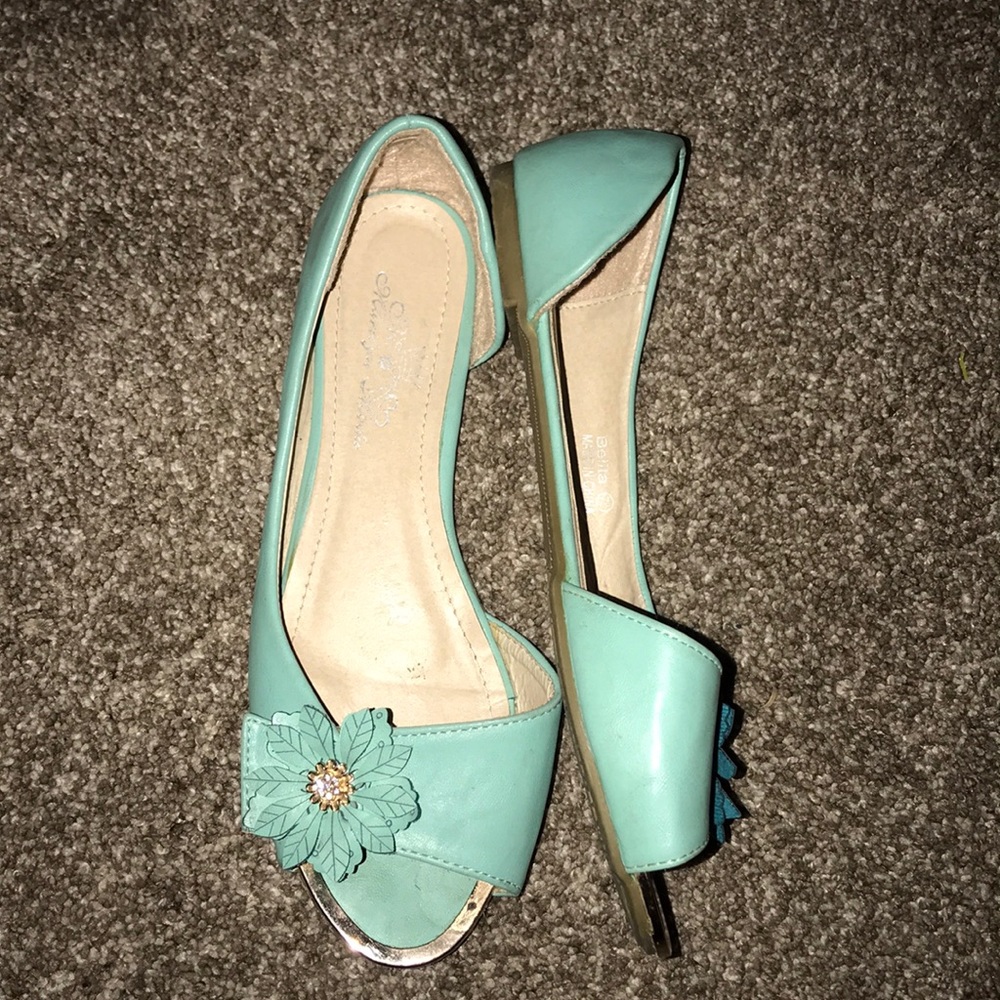 Cute Sandals - Picture 2 of 3